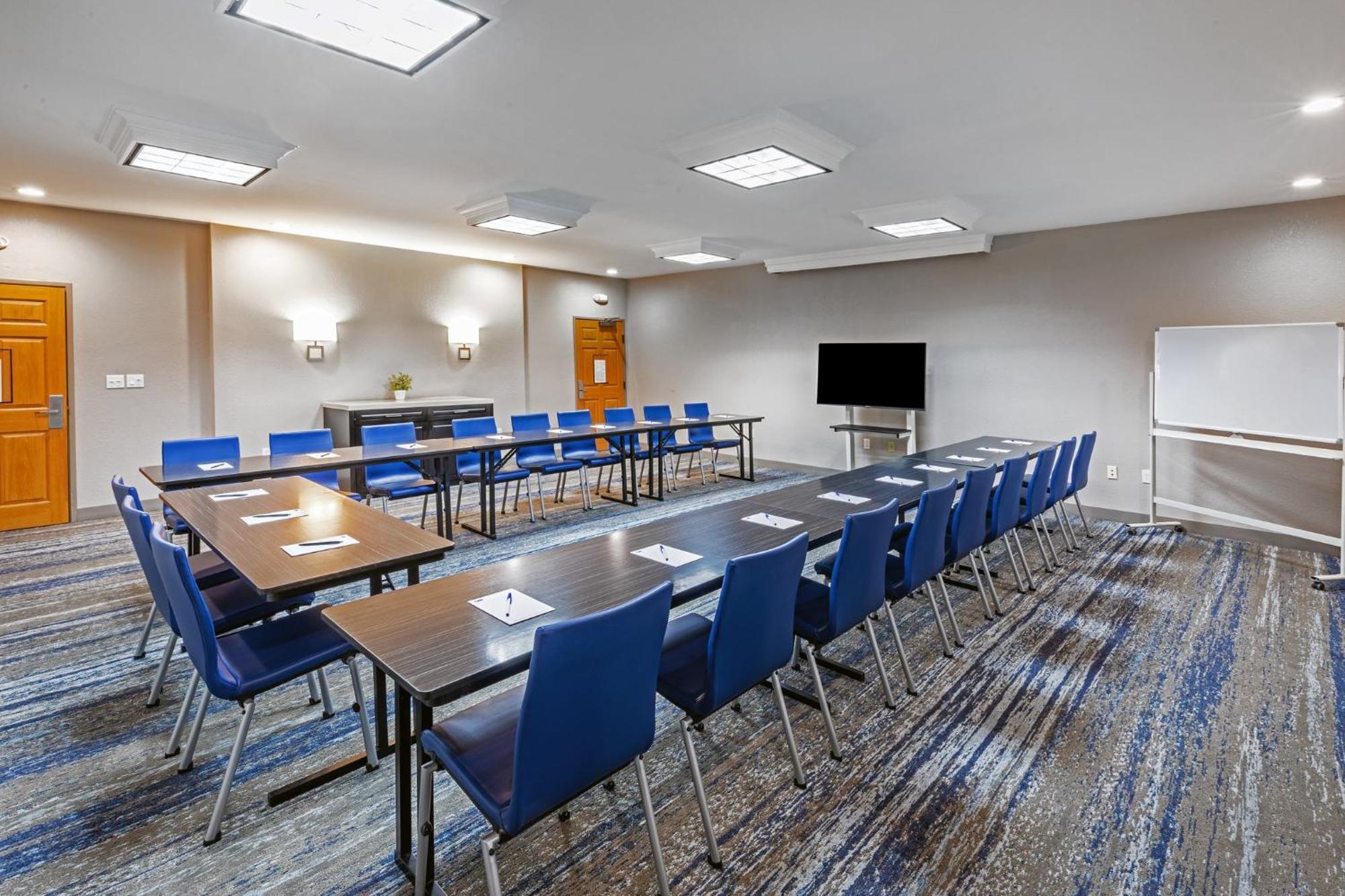 Holiday Inn Express & Suites Tulsa S Broken Arrow Hwy 51 By Ihg Zewnętrze zdjęcie