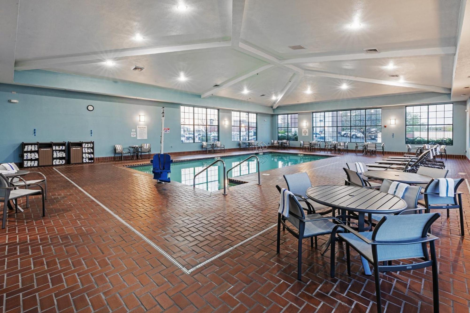 Holiday Inn Express & Suites Tulsa S Broken Arrow Hwy 51 By Ihg Zewnętrze zdjęcie