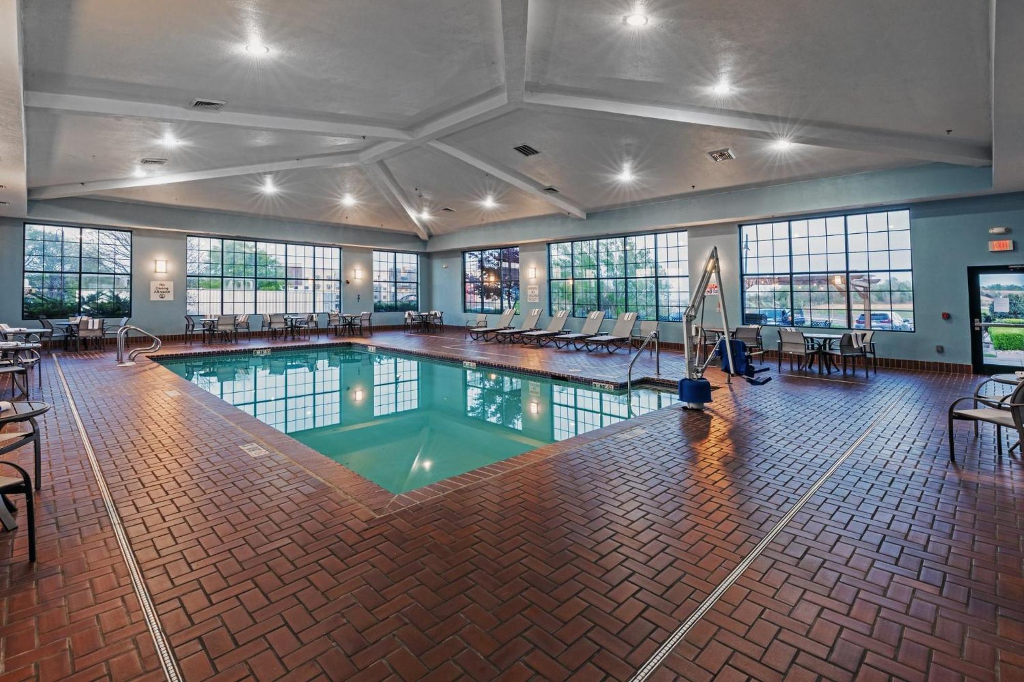 Holiday Inn Express & Suites Tulsa S Broken Arrow Hwy 51 By Ihg Zewnętrze zdjęcie